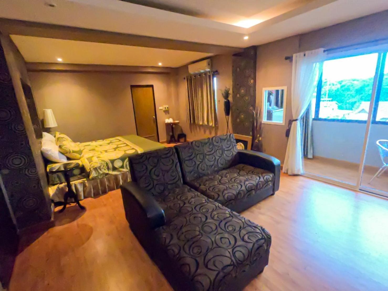 Inspire House Hotel Chiang Mai Exterior foto